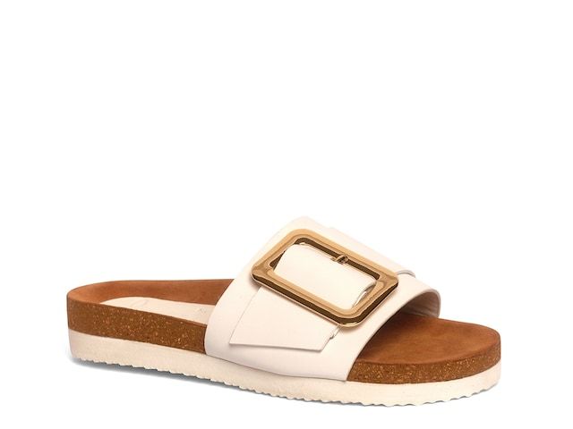 Casual White Sandals With Buckle Closure, White Flat Heel Mules For Vacation, Casual Flat Sandals With Buckle Closure, Classic White Slip-on Sandals, Classic White Sandals With Leather Footbed, Casual Leather Footbed Slide Sandals, White Textured Mules For The Beach, White Flat Mules For Beach, White Flat Mules For The Beach