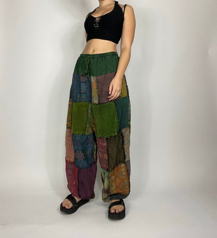 Bohemian mixed patchwork hippie pants in black/ mixed color patches. Each pair is slightly unique and will have some different patches and colorings! Waist stretches from 24-35' inches comfortably. Model is 5'2 for reference. Measurements: inseam: 31’ Waist: 24’-35’ Corduroy Pants Patchwork, Hippie Indie Outfits, Diy Hippie Clothes, Hippie Pants Outfit, Patchwork Hippie Pants, Festival Mode, Patchwork Pants, Bohemian Pants, Balloon Pants