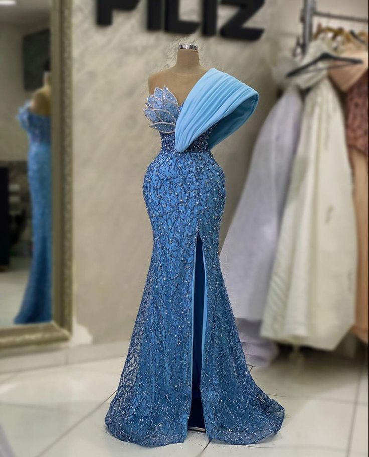 Md Dresses Beautiful, Lace Fitting Dress Styles, Aso Ebi 2023, Lace Mermaid Prom Dress, Asoebi Style, Prom Dress Beaded, Elegant Evening Gowns, Lace Dress Classy, Dinner Gowns