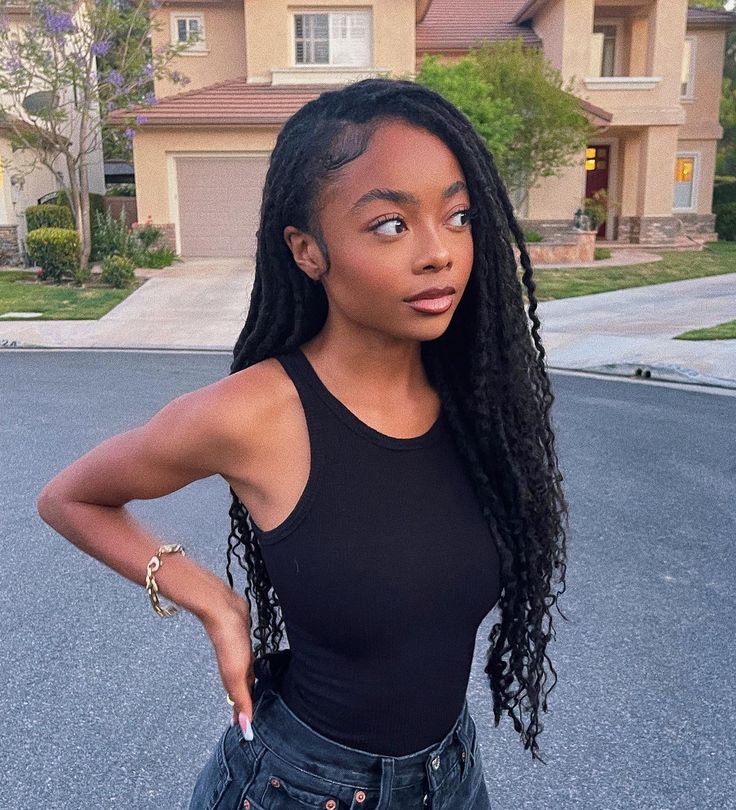 Blk Women, Spring Twist Hair, Aesthetic Hairstyles, Afro Twist, Skai Jackson, Marley Hair, Marley Twists, Faux Locs Hairstyles, Fits Inspo