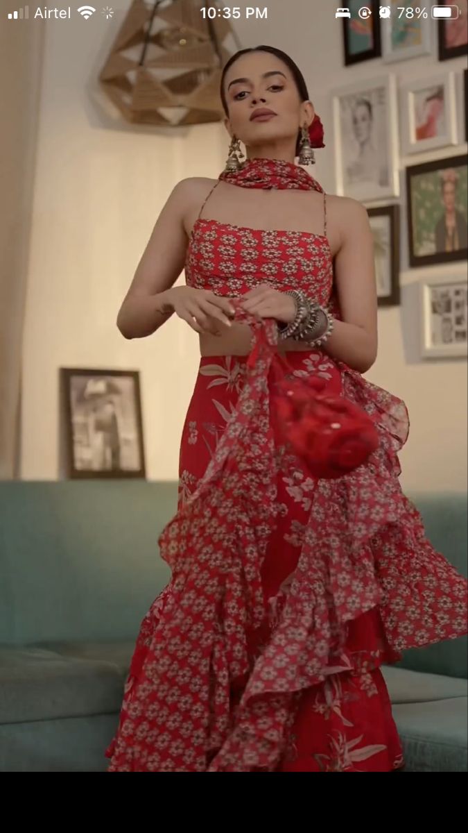 Komal Pandey Outfits Indian, Komal Pandey Saree Outfits, Desi Casual, Komal Pandey, Bridal Sari, Desi Outfits, Friends Episodes, Royalty Aesthetic, Draping Fashion