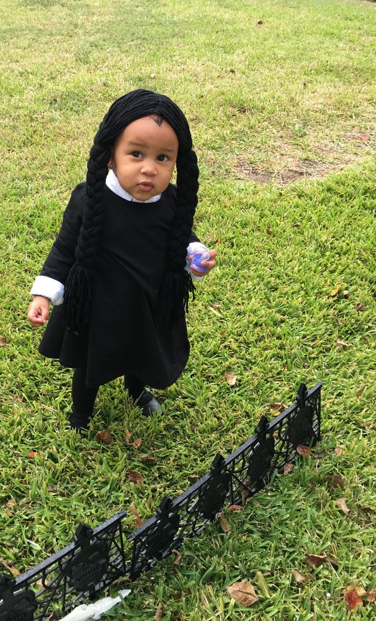 Costume Meme, Wednesday Costume, Wednesday Addams Costume, Yarn Wig, Crochet Wig, Things To Do With Friends, Crazy Things, Halloween 2017, Halloween 2020