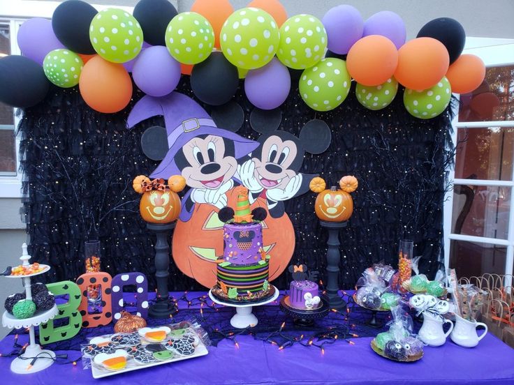 the table is decorated with mickey and minnie mouse decorations