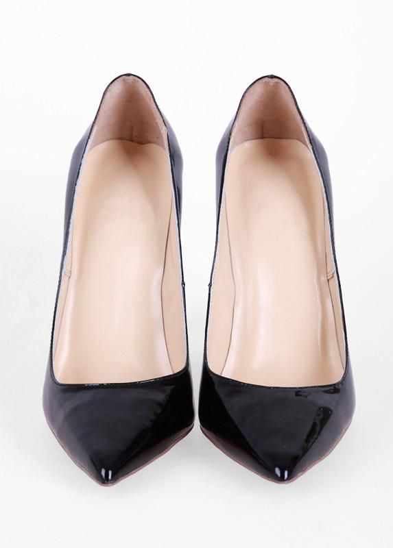 A pair of classic pump featuring red sole and pointed toe. Heel： 10cm Office Court Shoes With 4-inch High Heel, Chic Pointed Toe Court Shoes With Red Sole, Luxury Pointed Heels With 4-inch Heel, High Heels With Red Sole For Work, Sleek Heels With Red Sole And Almond Toe, Formal Court Shoes With 4-inch Heel, Classic High Heel Court Shoes With Red Sole, Classic Red Sole Heels For Office, Classic High Heel Court Shoes For Party