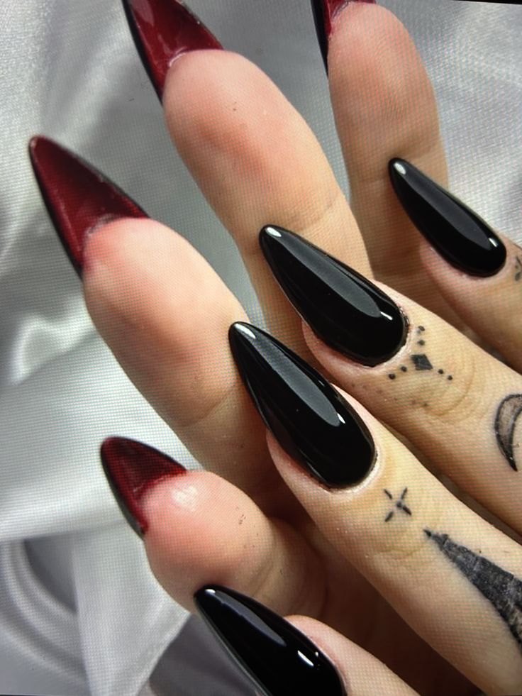 Maneater Nail Ideas, Witch Aesthetic Nails, Villian Nails, Villain Nails, Witch Burning, Vampy Nails, Vampire Nails, Black Stiletto Nails, Retro Nails