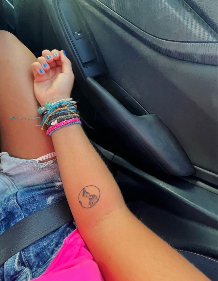 Grounded Tattoo, Globe Tattoo, Globe Tattoos, Earth Tattoo, Globe Earth, Finger Tats, Tattoo Aesthetic, Tattoo Inspo, The Earth