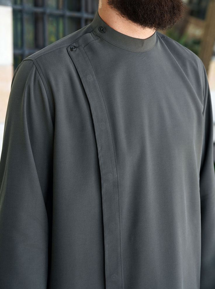 Crafted from a comfortable, but sturdy medium-weight dobby rayon fabric, this is a jubba for the warmer seasons. Plackets Designs, Ali Abbas, Middle Eastern Clothing, Man Japan, Button Shirts Men, Dobby Fabric, Mens Kurta Designs, Classy Outfits Men, Mens Kurta