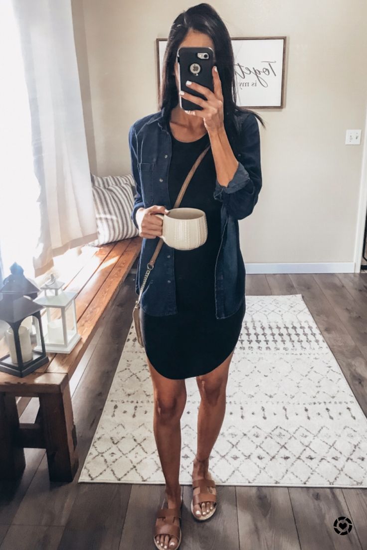 Denim Shirt Outfits, Shirt Dress Outfit Fall, Postpartum Outfits, Mule Shoes Outfit, Spring Outfit Women, Spring Outfits 2020, Tas Denim, Denim Shirt Outfit, Simple Spring Outfits