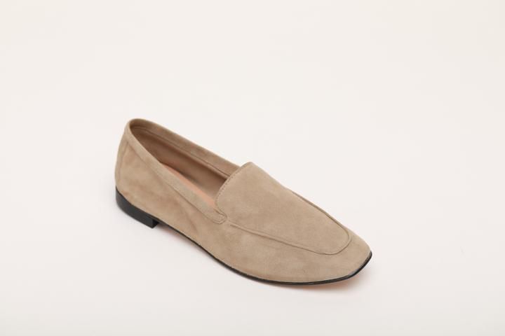 Mare Beige Suede – andreacarrano Beige Suede Moccasins For Work, Beige Suede Office Loafers, Beige Loafers With Suede Lining For Workwear, Elegant Moccasins With Suede Lining For Business Casual, Modern Suede Loafers For Work, Elegant Suede Loafers For Spring, Elegant Moccasins With Suede Lining For Spring, Spring Moccasins With Suede Lining And Almond Toe, Formal Spring Moccasins With Suede Lining