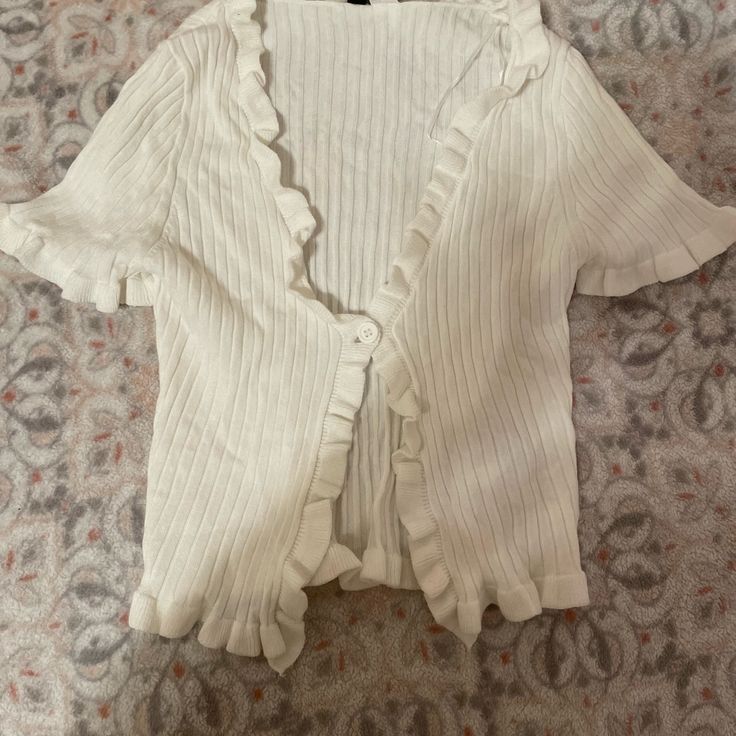 H&M Sweater Shirt Never Used But Doesn’t Have Tags. Off White Hm Sweater, Shirt Color, Sweater Shirt, Colorful Shirts, H&m, Color White, Womens Tops, Off White, Tags