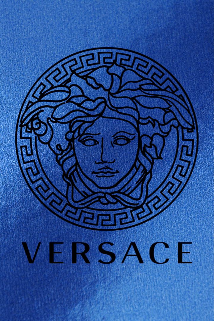 the versa logo on a blue t - shirt with an embossed woman's face