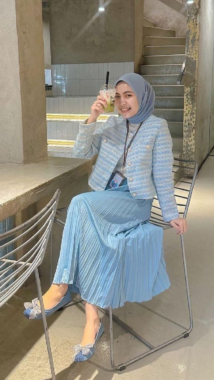 Cantik dan Kece dengan Outfit Serba Biru Korean Blazer Outfit, Blazer Korean Style, Style Hijab Casual, Korean Style Hijab, Ootd Hijab Style, Outfit Hijab Casual, Tweed Outfit, Outfit Korean Style, Outfit Korean