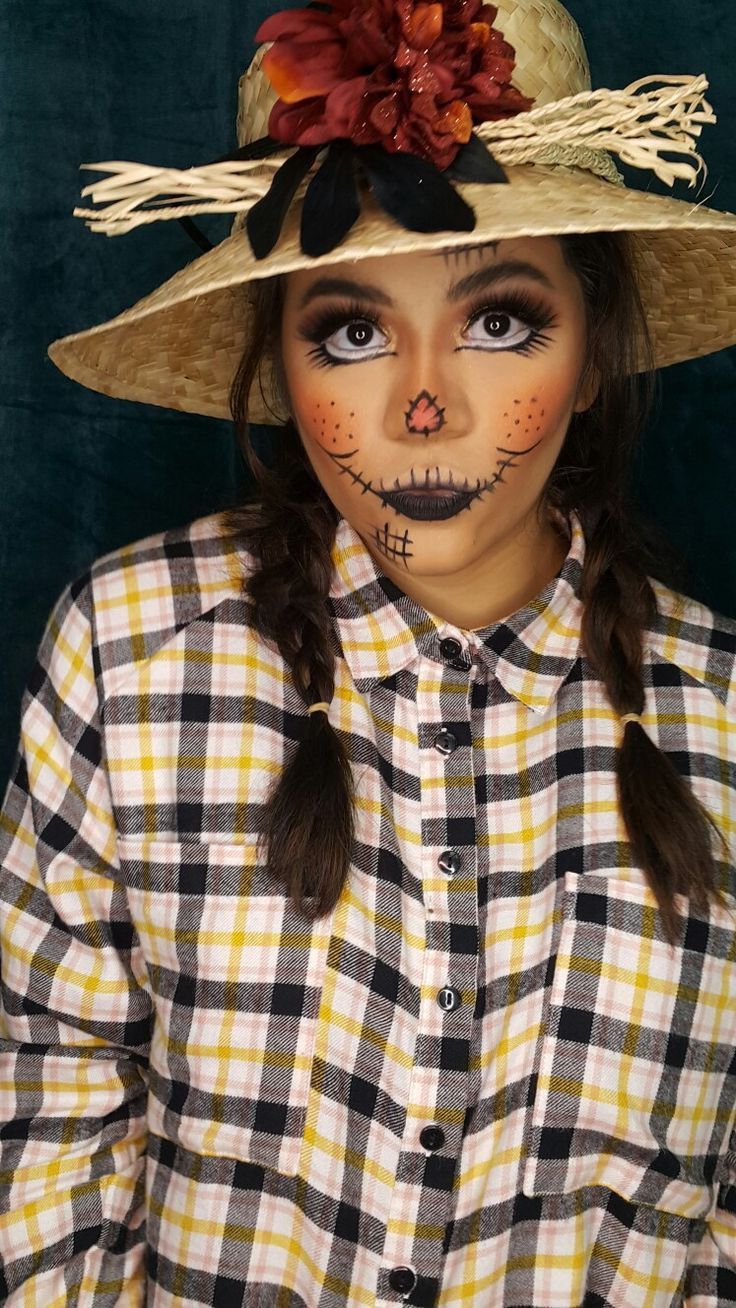 Scarecrow Fancy Dress, Geek Outfit, Diy Scarecrow Costume, Scarecrow Halloween Makeup, Halloween Costumes Scarecrow, Scarecrow Hat, Halloweenský Makeup, Scarecrow Face, Scarecrow Costume