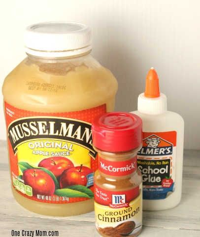 the ingredients to make an apple cider are shown