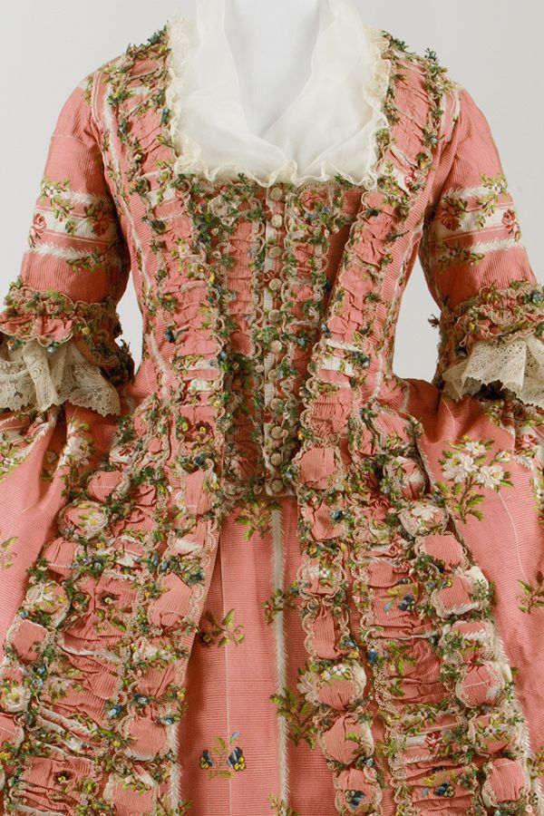 French Gown, Fashion Decades, 18th Century Dress, Rococo Fashion, 18th Century Clothing, 1800s Fashion, 18th Century Fashion, French Silk, Old Dresses