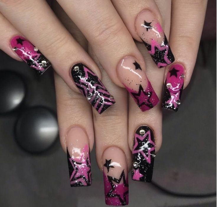 Baddie Gel Nails, Nail Designs Grunge, Early 2000 Nails, Scene Nails, Punk Nails, Duck Nails, Goth Nails, Grunge Nails, Baddie Nails