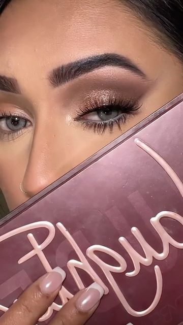 Huda Beauty Nude Palette Looks, Nude Eye Makeup, Eyeshadow Styles, Fall Eye Makeup, Eyeliner Techniques, Sultry Makeup, Huda Beauty Makeup, Makeup Brushes Guide, Simple Eyeshadow