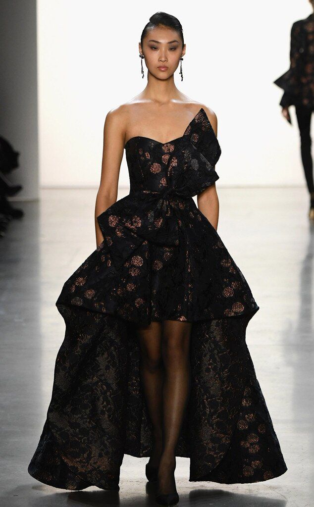 Badgley Mischka from Best Looks at Fashion Week Fall 2019 on E! Online Pamella Roland, Tadashi Shoji, Elie Tahari, Beautiful Clothes, Badgley Mischka, Ulla Johnson, Beautiful Outfits, Fashion Week, Clothes