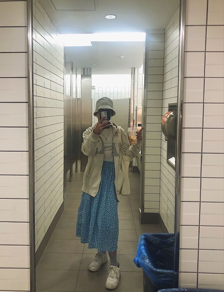 Long skirt Bucket Hat Y2k Hijabi outfit Long Skirt And Bucket Hat Outfit, Abaya Aesthetic, Bucket Hat Outfit, Hat Y2k, Hijabi Fits, Hijabi Outfit, Hat Outfit, Hijab Outfits, Hijabi Outfits