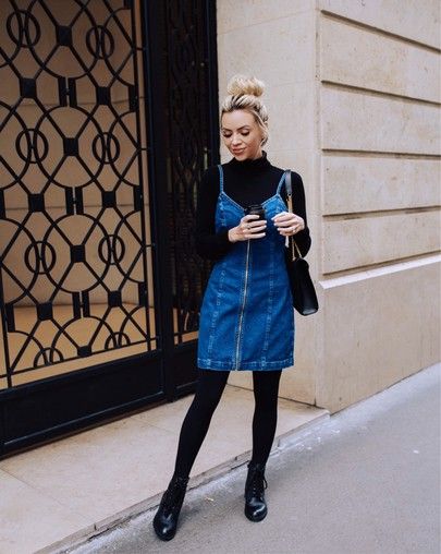 Denim Jumper Outfit Winter, Denim Black Dress, Denim Dress With Turtle Neck, Blue Jean Dress Outfit Winter, Denim Dress And Tights Outfit, Denim Dress With Sweater, Jumper Outfit Denim Dress, Denim Dress Autumn Outfit, Denim Dress Outfit Fall Winter