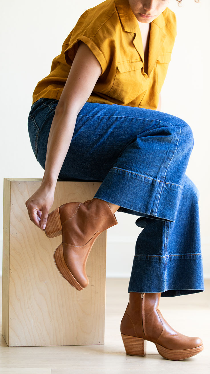 Our retro-inspired boot takes the clog to a whole new level. With soft leather in your favorite Fortress shades and a comfortable wood platform, level up your style with Charli in a pair of flared jeans or a sweet, floral dress.