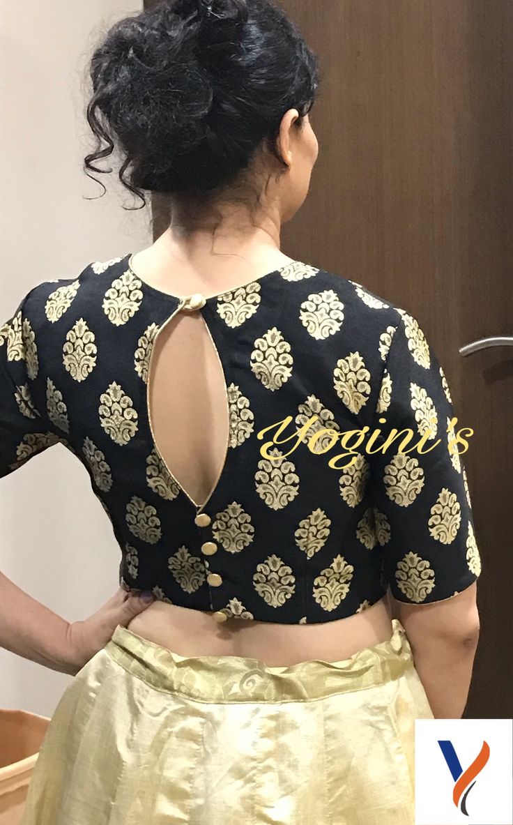 Black Brocade saree blouse.key hole pattern. Key Hole Back Neck Design, Key Hole Blouse Design, Back Hole Blouse Designs, Brocade Blouse Designs Pattern Fashion Styles, Blue Brocade Blouse, Black Brocade Blouse, Front Blouse Designs, Brocade Blouse Designs, Lehenga Anarkali