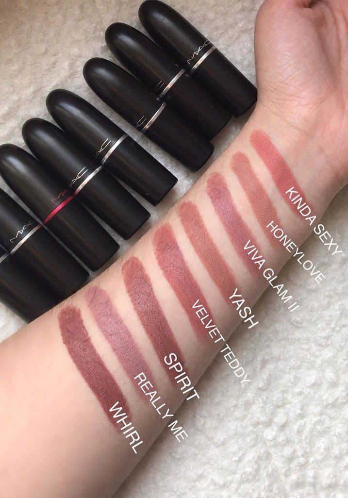 Velvet Teddy Mac, Popular Mac Lipsticks, Superstay Maybelline, Matte Make Up, Mac Lipstick Colors, Mac Lipstick Swatches, Lipstick Tattoos, Mac Lipstick Shades, Mac Lipsticks