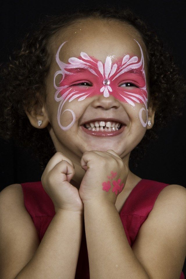 halloween schminke ideen kinder mädchen maske malen Carnaval Make-up, Mime Face Paint, Butterfly Face Paint, Girl Face Painting, Butterfly Face, Face Painting Easy, Face Paint Makeup, Kids Face Paint, Makeup For