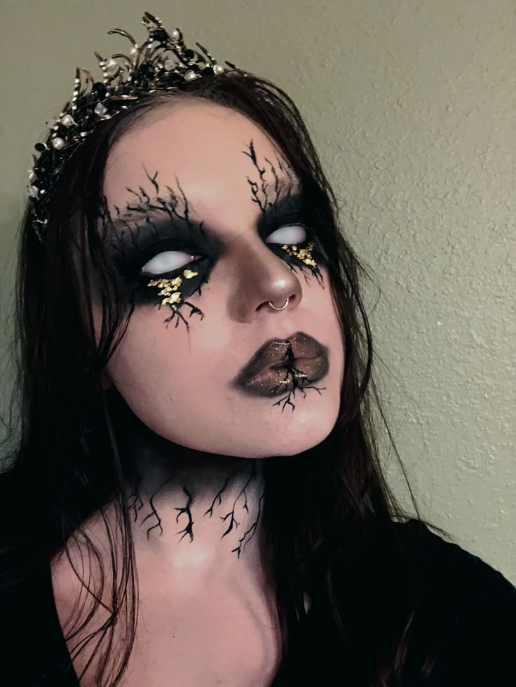 Dark Princess Makeup Halloween, Grim Reaper Makeup Female, Villain Redemption, Grim Reaper Makeup, Dark Angel Makeup, Demon Makeup, Lipstick Smudge, Holloween Makeup, Creepy Halloween Makeup