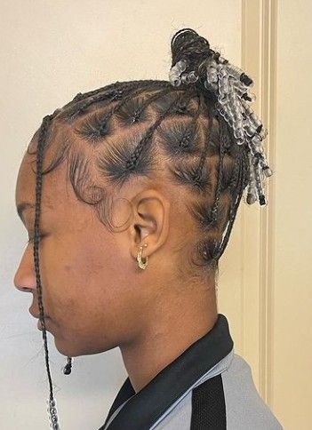 Short Braid Styles, Hip Hairstyles, Short Braid, Mini Braids, Hair Details, Yellow Makeup, Short Box Braids Hairstyles, Short Box Braids, Big Box Braids Hairstyles