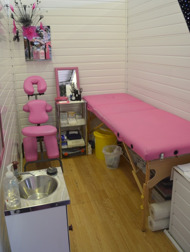 the room is clean and ready to be used as a hair salon or beauty parlor