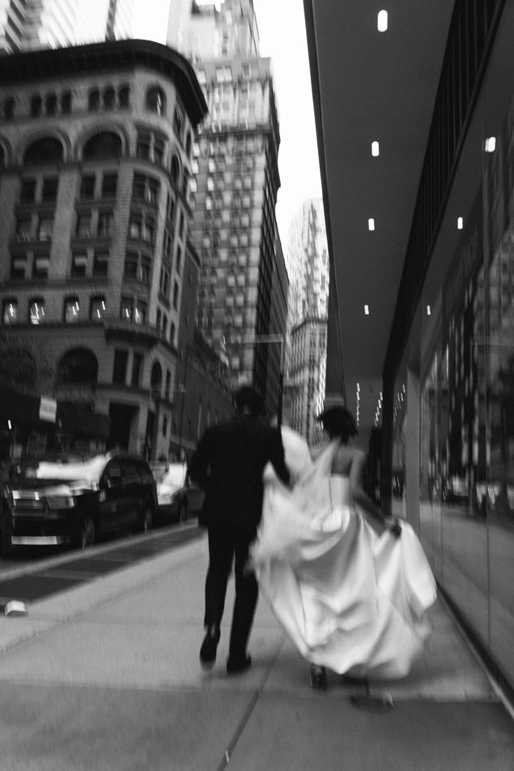 Blurry Black and white photo of a bride and groom running in New York City Photoshoot City, Urban Photoshoot, Christmas Couple Pictures, Classy Engagement Photos, Romance Couple, Nyc Wedding Photos, Engagement Shoot Outfit, Chicago Engagement Photos, Couple Sessions