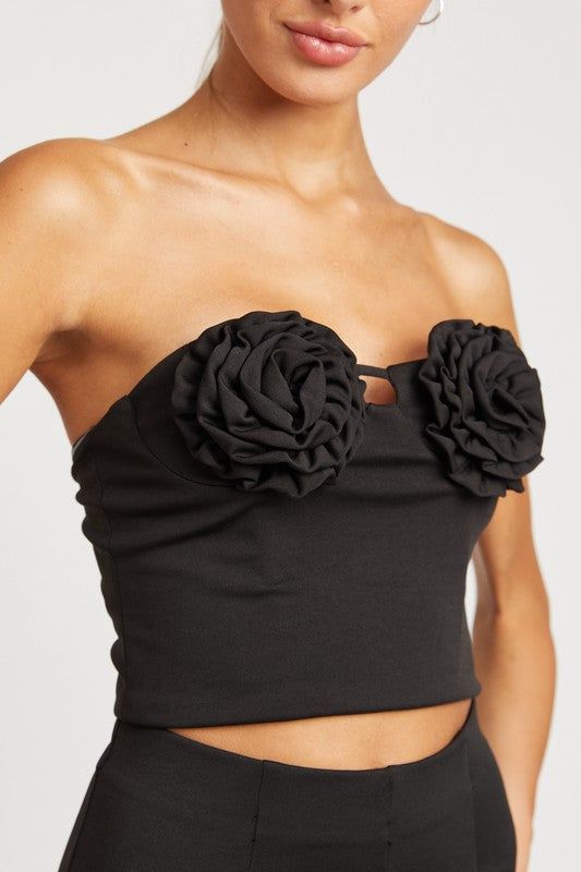 Emory Park ROSETTE STRAPLESS BUSTIER TOP SIZE & FIT :MODEL WEARS SIZE SMALLMODEL'S HEIGHT 5'9 Made In: IMPORTED Fabric Contents: 96% POLYESTER, 4% SPANDEXLINING: 100% POLYESTER Natural Wardrobe, App Social, Strapless Bustier, Cardigan Sweater Coat, Fun Size, Denim Accessories, Fashion Business, Free App, Bustier Top