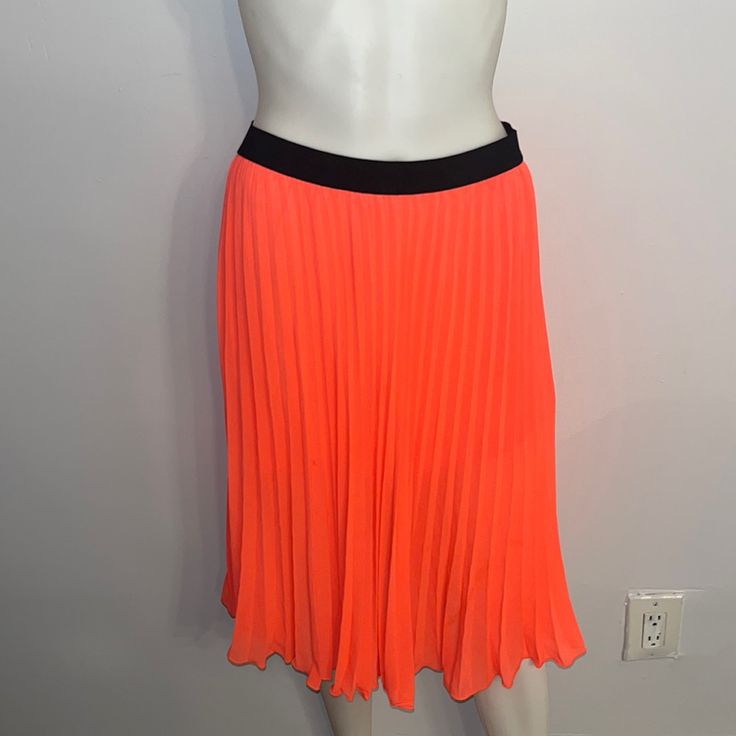 Hot Pink Women’s Pleated Skirt With Black Elastic Orange Lined Skirt For Work, H&m Pleated Skirt For Spring, H&m Skirt For Spring Party, Orange Pleated Skirt For Party, Orange Skirt For Workwear In Summer, Orange Workwear Skirt For Spring, H&m Party Skirt For Spring, Orange Pleated Party Skirt, H&m Pleated Summer Skirt