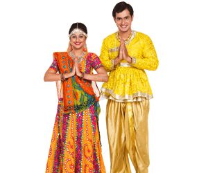 Traditional dress of Gujarat India Costume Traditional, Different States Costumes Of India, Indian States Traditional Dress, Gujarat Traditional Dress, Maharashtra Traditional Dress, Study Designs, India Traditional Dress, Shiva Angry, Navratri Outfits