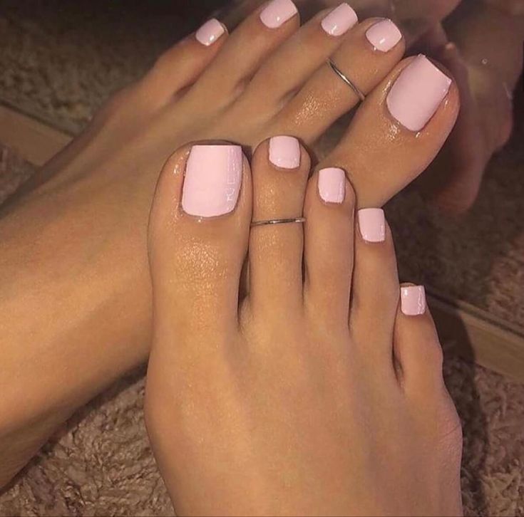 Toenails Polish, Elegant Pedicure, Pink Toe Nails, Hawaii Nails, Wedding Glam, Gel Toe Nails, Movie Tattoos, Acrylic Toe Nails, Toe Nail Color