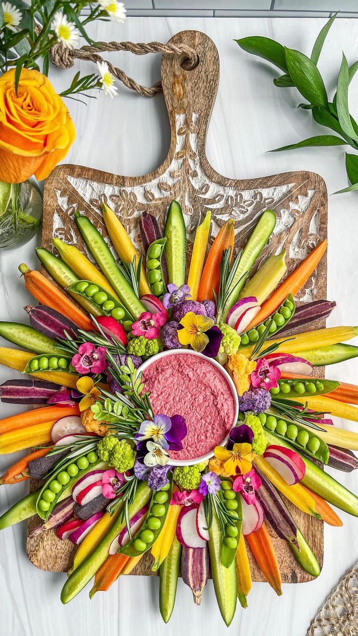 an arrangement of vegetables arranged in the shape of a sunflower