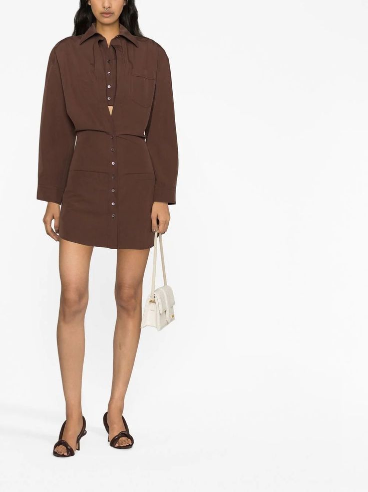 Jacquemus платье-рубашка La Robe Baunhilha - Farfetch Formal Brown Shirt Dress For Spring, Formal Long Sleeve Shirt Dress With Pockets, Elegant Mini Shirt Dress With Pockets, Chic Brown Shirt Dress For Office, Brown Long Sleeve Shirt Dress For Work, Brown Shirt Dress For Workwear, Brown Shirt Dress For Work, Brown Workwear Dress With Pockets, Brown Fitted Shirt Dress For Work