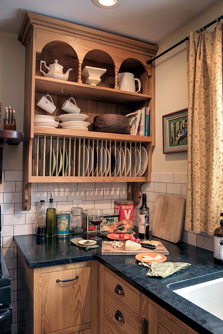 the kitchen is clean and ready to be used for dinner or other mealtimes