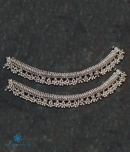 Pazaib Design Silver, Anklet Silver Indian, Painjan Designs Silver For Bride, Leg Chains Anklets Silver, Sterling Silver Anklet Indian, Leg Chain Anklets Indian Silver, Jhanjhar Design Silver, Silver Jhanjar, Simple Payal Designs Silver