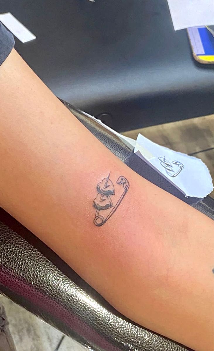 a woman's leg with a tattoo on it that reads, i love you