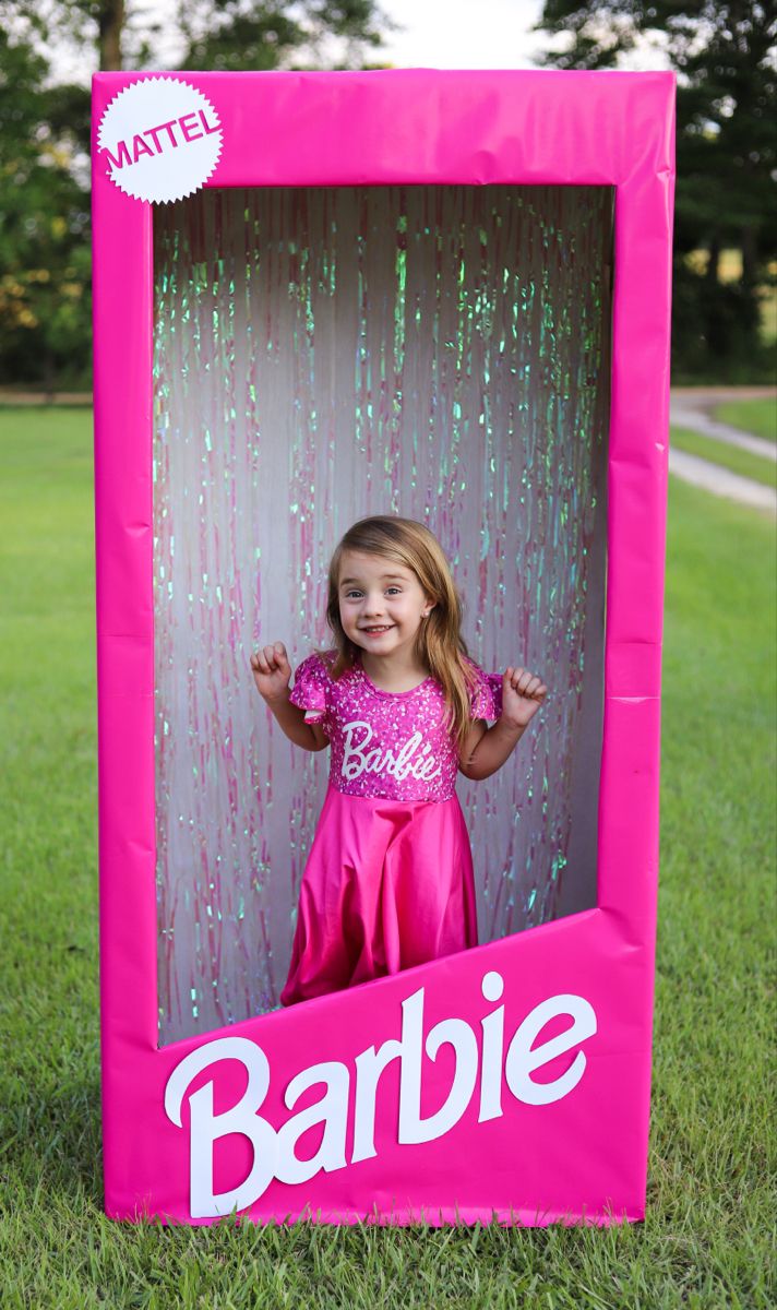 Barbie Box Photo Booth, Barbie Birthday Party Ideas, Barbie Decorations, Barbie Pool Party, Barbie Party Decorations, Barbie Birthday Cake, Barbie Theme Party, Star Birthday Party, Barbie Box