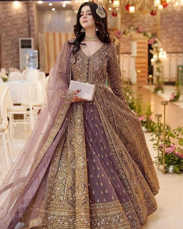 Aesthetic Bride, Latest Bridal Lehenga Designs, Party Wear Gowns, Bridal Lehenga Designs, Shadi Dresses, Latest Bridal Lehenga, Nikkah Dress, Latest Bridal Dresses, Bride Photoshoot