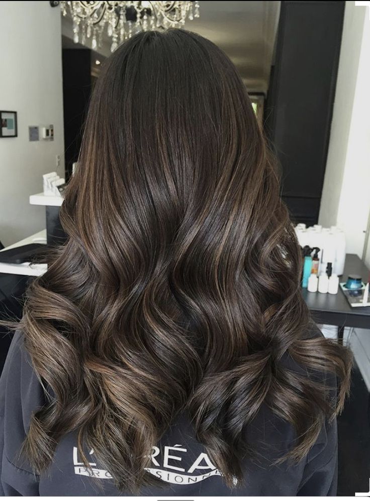 Rambut Brunette, Black Hair Balayage, Caramel Highlights, Brown Hair Balayage, Trendy Hair Color, Brown Hair With Highlights, Hair Studio, Hair Inspo Color, Dark Brown Hair