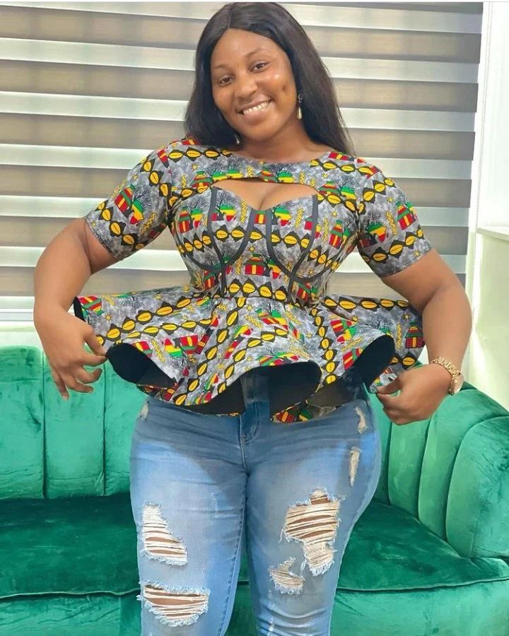 Ankara Top Styles Peplum Blouse Designs, Latest Ankara Top Styles, Ankara Tops Blouses, Ankara Top Styles, Latest Ankara Dresses, Cute Corset, Ankara Dress Designs, Ankara Tops, African Print Tops