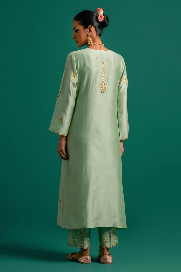 Green silk chanderi kurta with sequins, cutdana and resham hand embroidery. Comes with pant and a light pink chanderi dupatta.
Components: 3
Pattern: Hand embroidered
Type Of Work: Sequins, Cutdana, Resham
Neckline: V Neck
Sleeve Type: Full
Fabric: Silk chanderi, Dupatta: Chanderi
Color: Green
Other Details: 
Model Height: 5ft 6inches, wearing size S
Occasion: Sangeet - Aza Fashions Chanderi Dupatta, Chanderi Kurta, Kurta Pant Set, Kurta With Pants, Fabric Silk, Green Silk, Pant Set, Set For Women, Aza Fashion