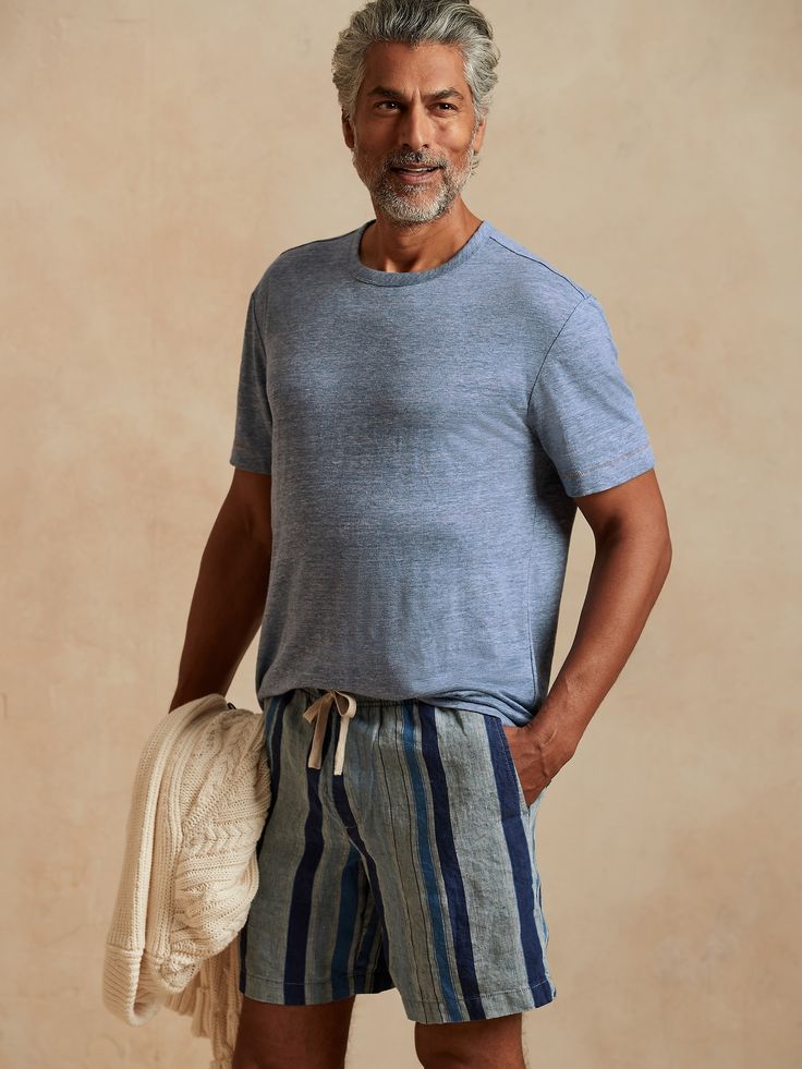 A lightweight essential, this soft t-shirt is cut from beautiful, natural, breathable linen, cut in a relaxed silhouette with a classic crew neck.  Crew neck.  Straight hem.  Standard fit.  Short sleeves.  Hip length.  Body length (size M): Regular 2 Linen Crew Neck Top For Layering, Crew Neck Linen Tops For Layering, Casual Flax Tops For Everyday Wear, Casual Everyday Flax Colored Tops, Casual Everyday Flax Tops, Summer Layering Crew Neck T-shirt, Relaxed Summer T-shirt For Layering, Summer Crew Neck T-shirt For Casual Gatherings, Relaxed T-shirt For Casual Summer Gatherings