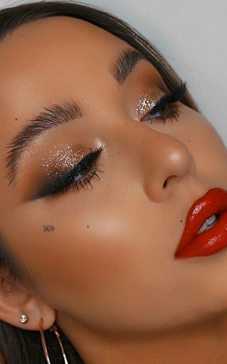 Red Makeup Looks, Xmas Makeup, Red Lips Makeup Look, Maquillage On Fleek, Red Lipstick Makeup, Prom Eye Makeup, Christmas Makeup Look, Holiday Makeup Looks, Red Dress Makeup