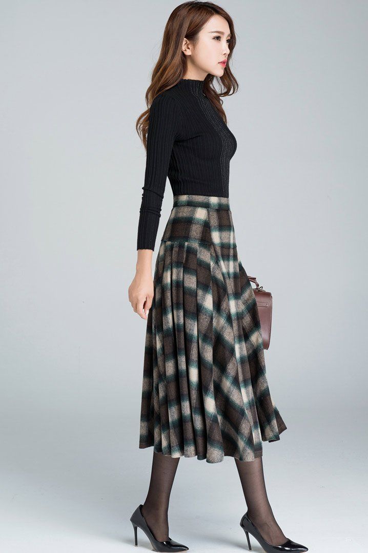 1950s plaid flare skirt, women's midi skirt 1626# ��– XiaoLizi Mode Style Anglais, Pleated Skirt Winter, Layering Sweaters, Long Plaid Skirt, Winter Mode Outfits, Sweaters Winter, Skirt Winter, Plaid Wool Skirt, Winter Instagram