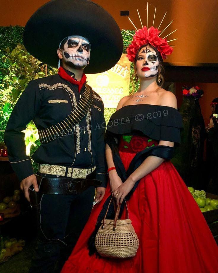 Mexican Theme Party Costume, Catrina Couple Costume, Coco Inspired Outfits, Outfits Catrina, Catrina Costume Dresses, Day Of The Dead Couple Costume, Catrina Outfit Costume Ideas, Catrina Outfit, Mexican Theme Party Outfit